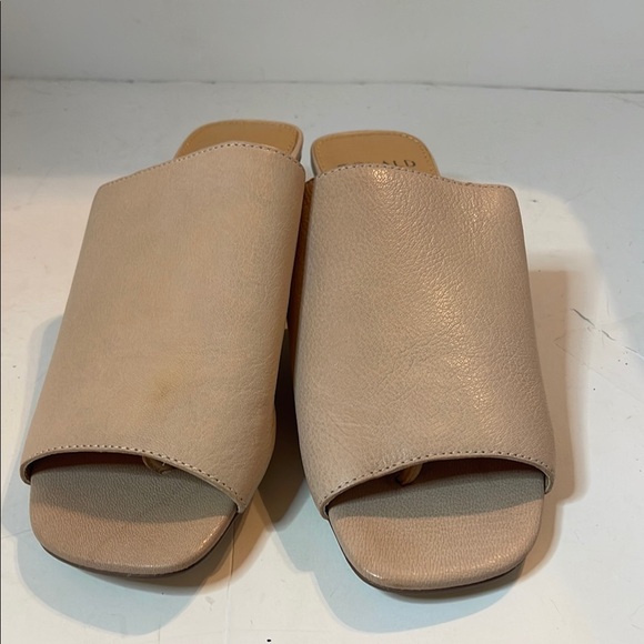 Donald J. Pliner Tan Mules Slip-On Shoes - Picture 1 of 5